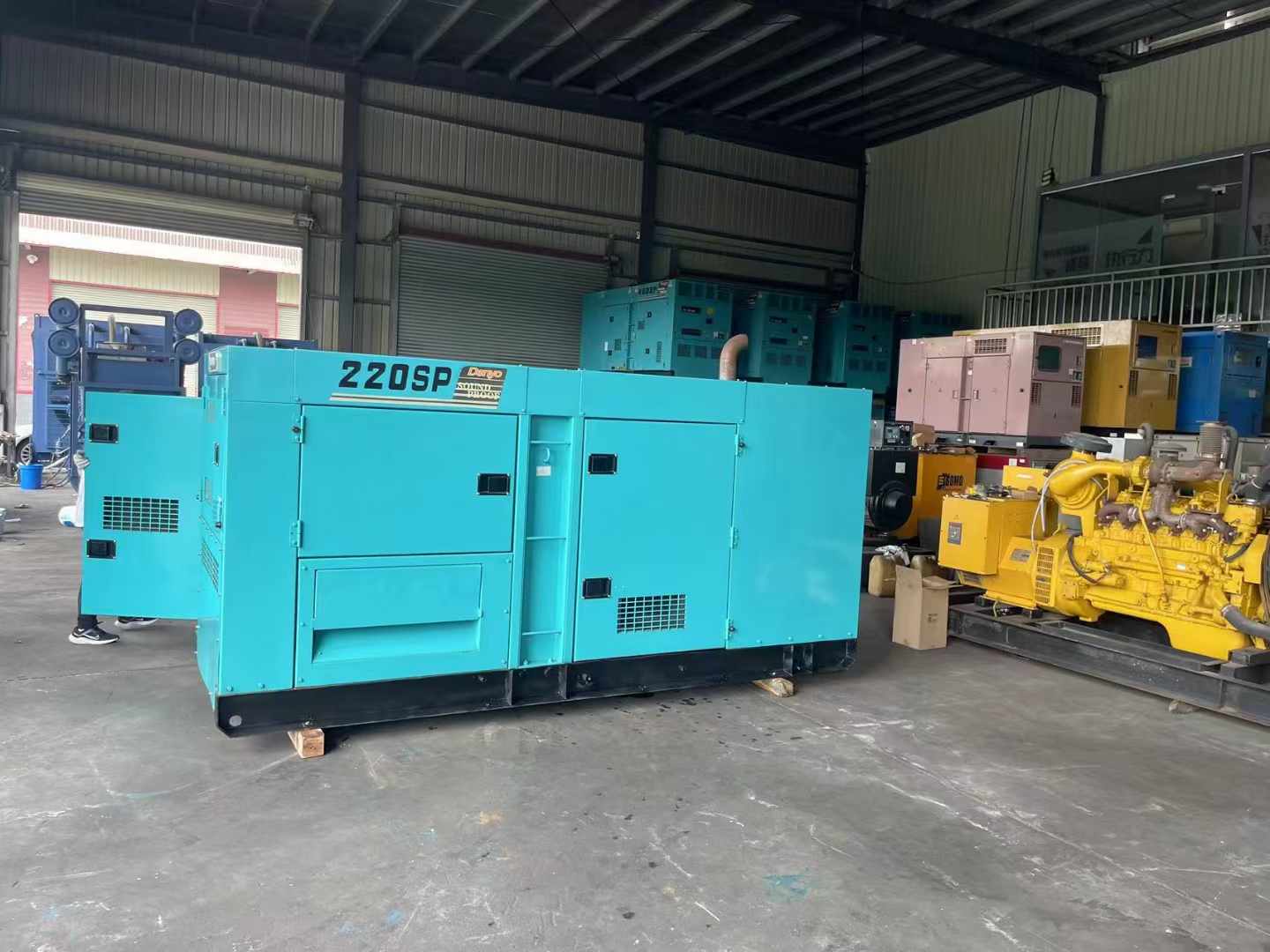 镇宁柴油发电机组长期不间断运行时，如何监控其温度和压力？