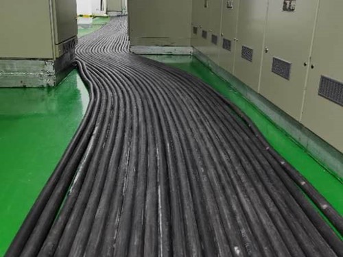 镇宁如何根据理论计算公式计算温度对特定电压测量结果的影响？